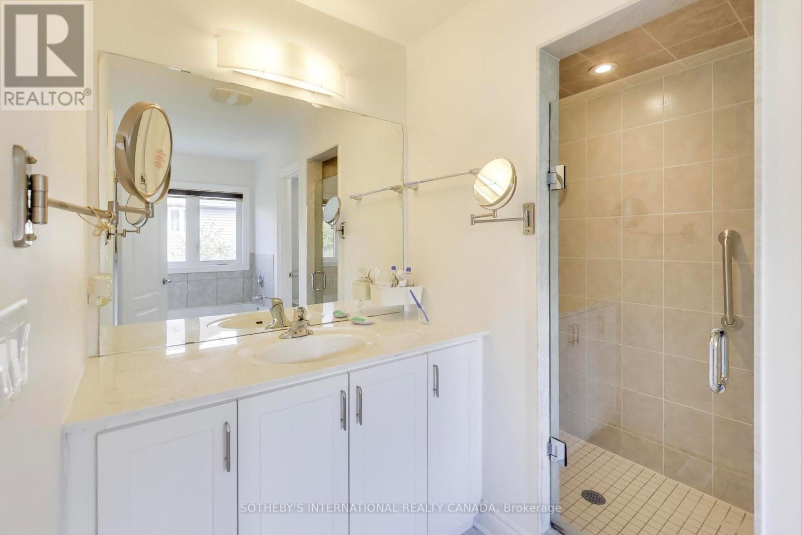 1161 Carnegie Drive, Mississauga, Ontario  L5E 0A6 - Photo 14 - W12474373
