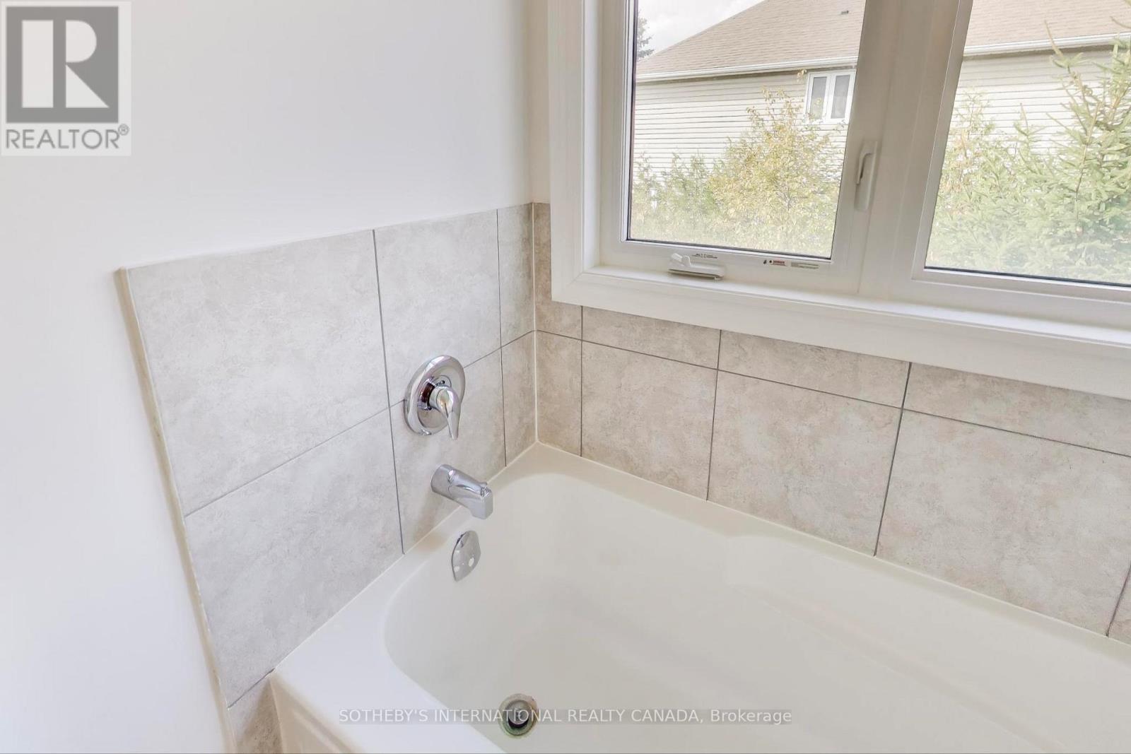1161 Carnegie Drive, Mississauga, Ontario  L5E 0A6 - Photo 15 - W12474373