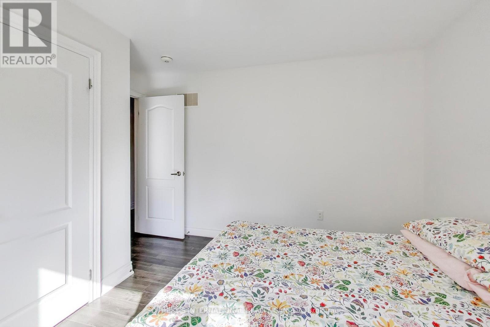 1161 Carnegie Drive, Mississauga, Ontario  L5E 0A6 - Photo 17 - W12474373