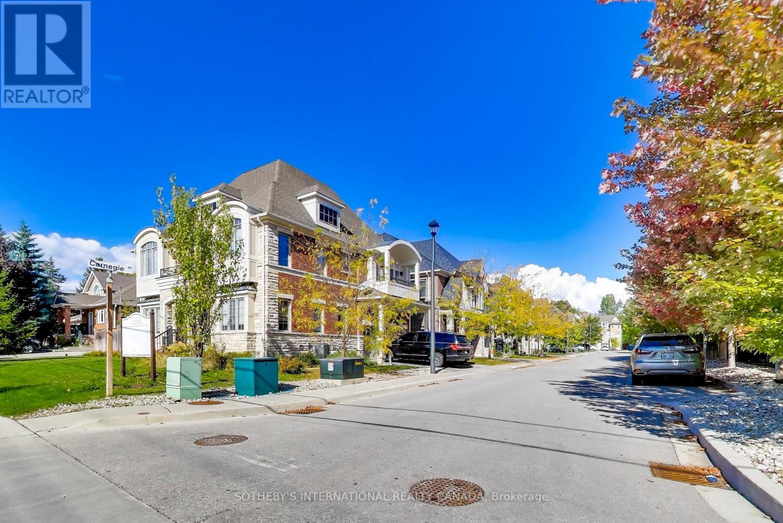 1161 Carnegie Drive, Mississauga, Ontario  L5E 0A6 - Photo 2 - W12474373