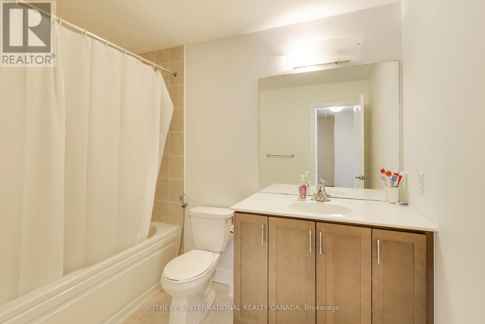 1161 Carnegie Drive, Mississauga, Ontario  L5E 0A6 - Photo 20 - W12474373