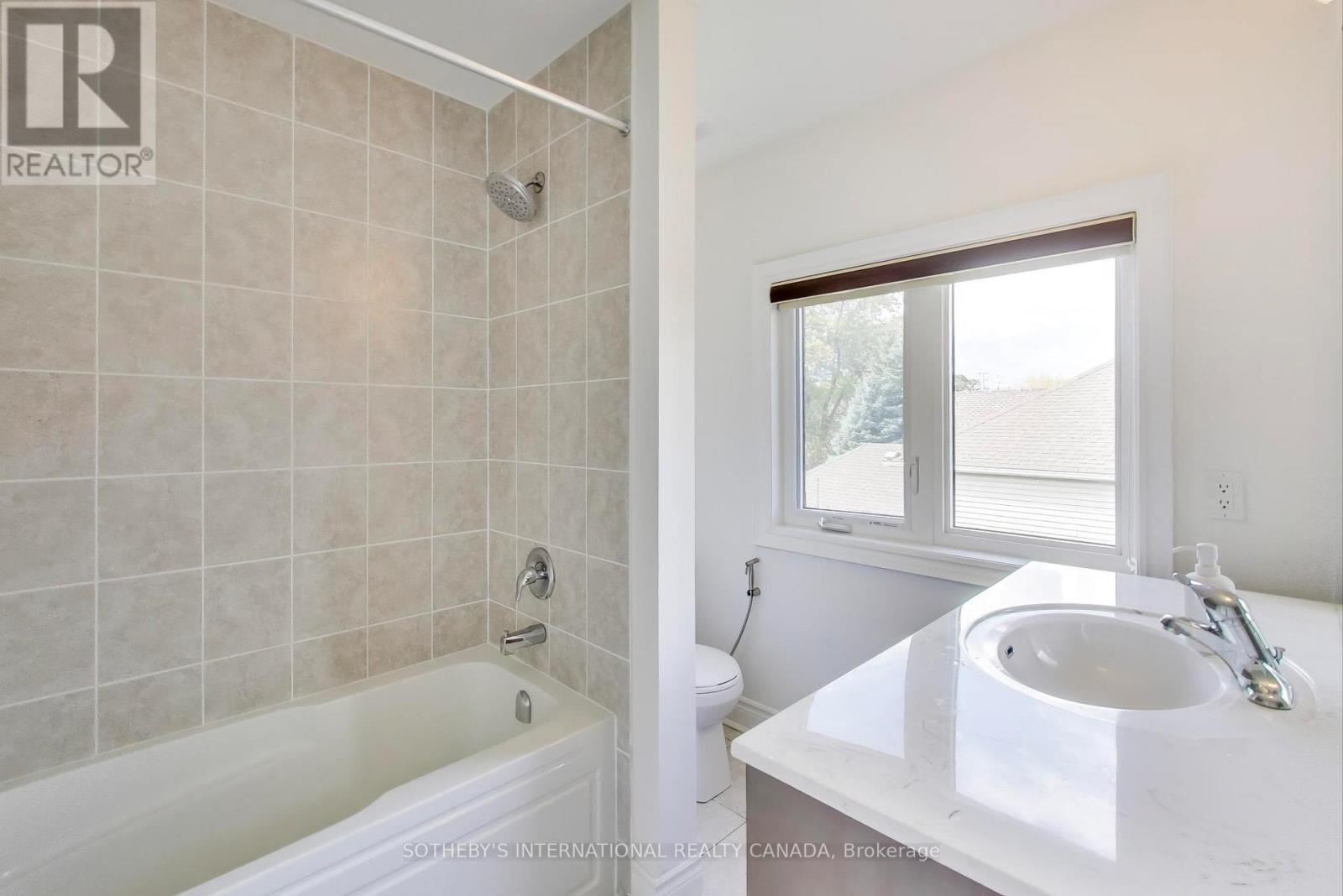 1161 Carnegie Drive, Mississauga, Ontario  L5E 0A6 - Photo 25 - W12474373