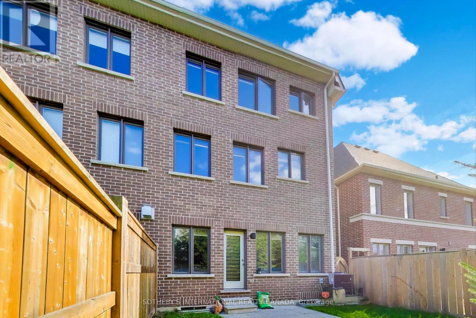 1161 Carnegie Drive, Mississauga, Ontario  L5E 0A6 - Photo 27 - W12474373