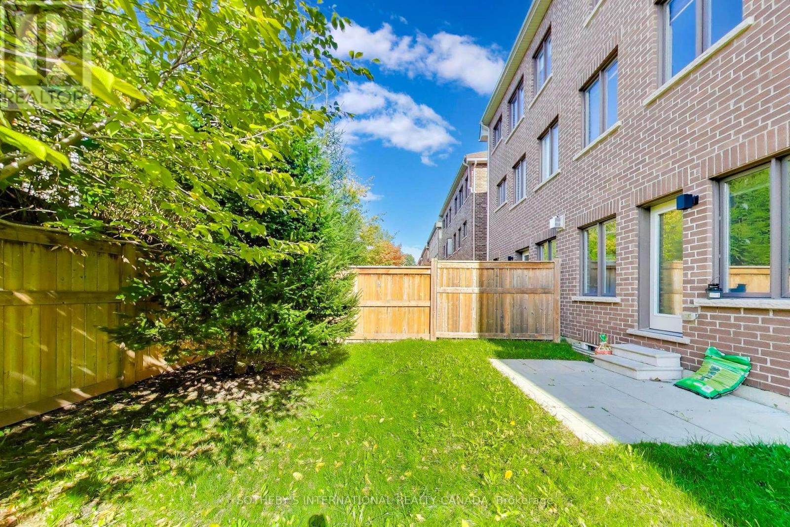 1161 Carnegie Drive, Mississauga, Ontario  L5E 0A6 - Photo 29 - W12474373