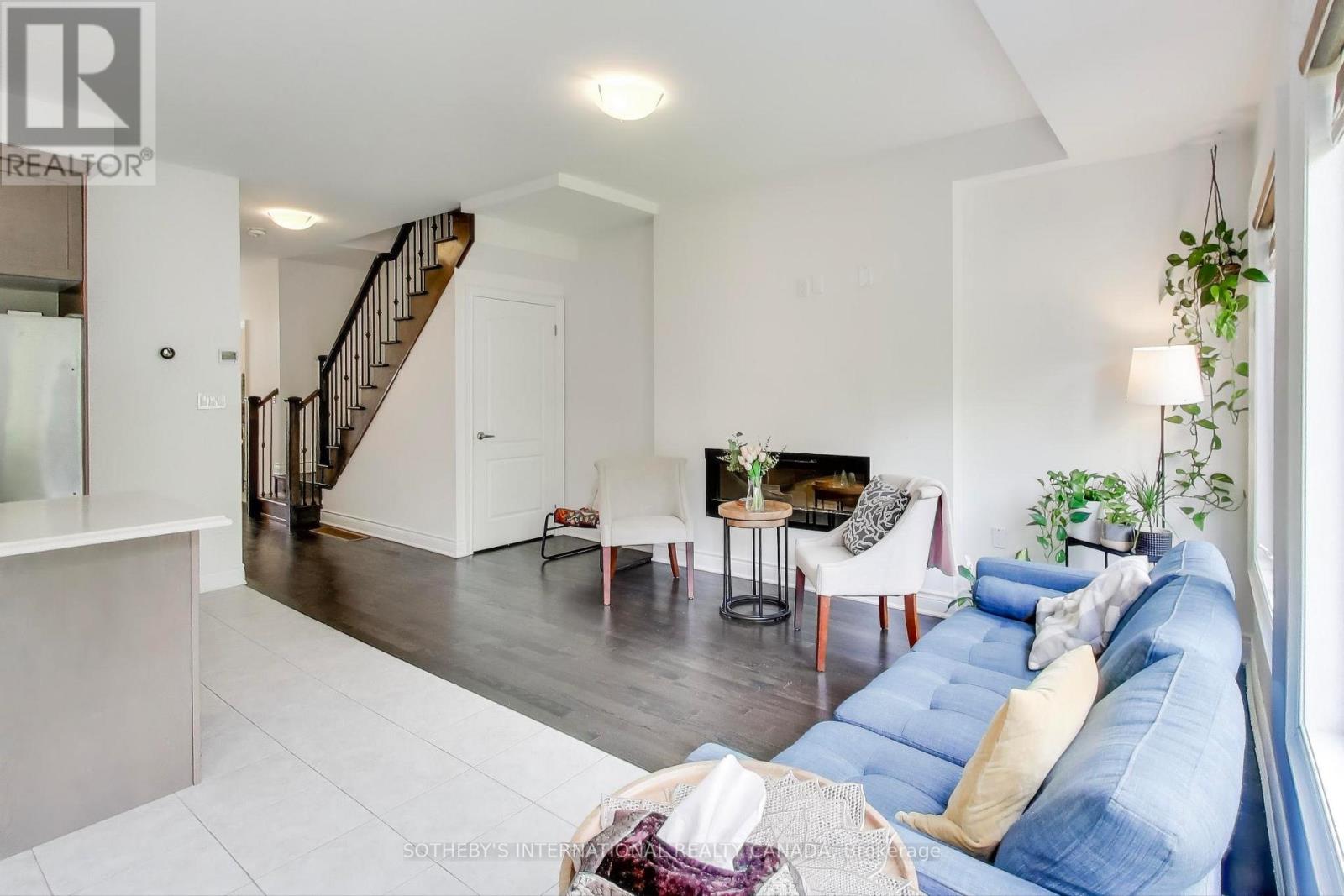 1161 Carnegie Drive, Mississauga, Ontario  L5E 0A6 - Photo 6 - W12474373