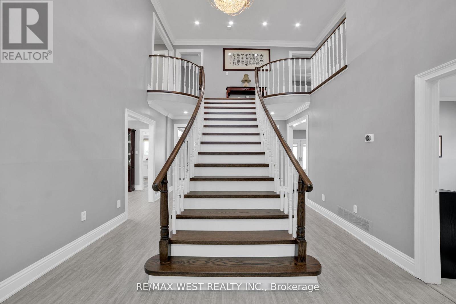 339 Parklane Road, Oakville, Ontario  L6H 4J4 - Photo 2 - W12474402