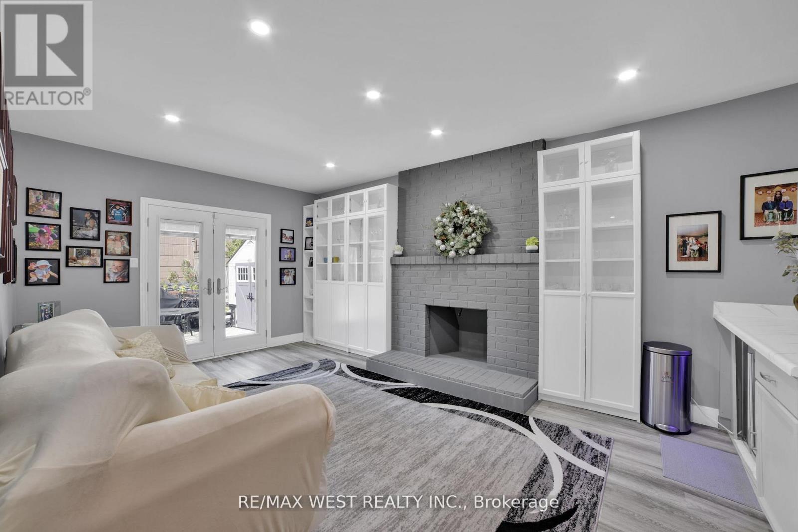 339 Parklane Road, Oakville, Ontario  L6H 4J4 - Photo 8 - W12474402