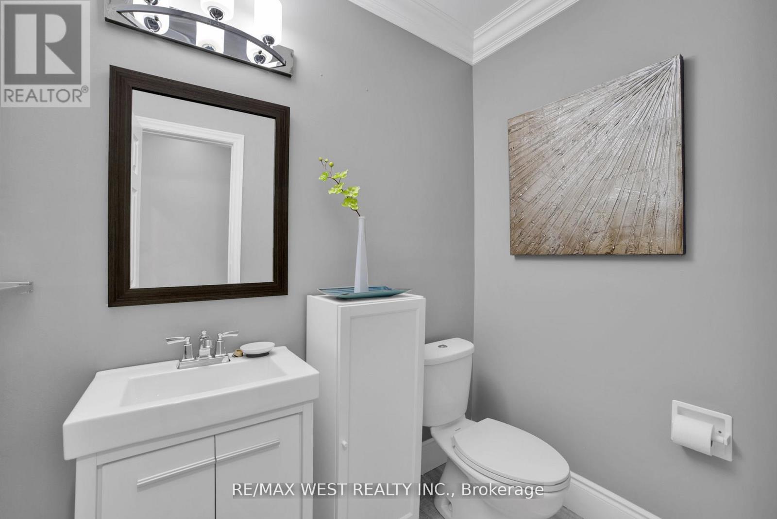 339 Parklane Road, Oakville, Ontario  L6H 4J4 - Photo 9 - W12474402
