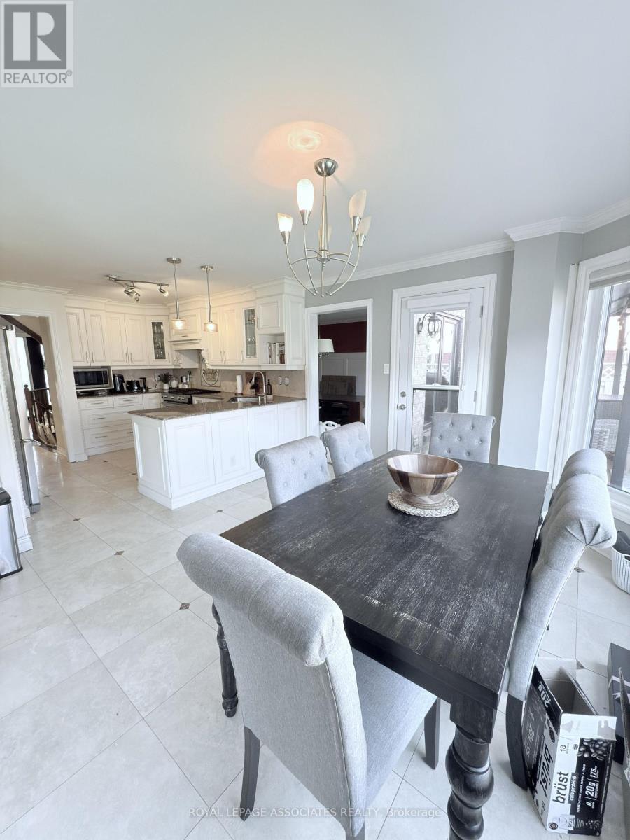 17 Leeward Drive, Brampton, Ontario  L6S 5V6 - Photo 7 - W12474424