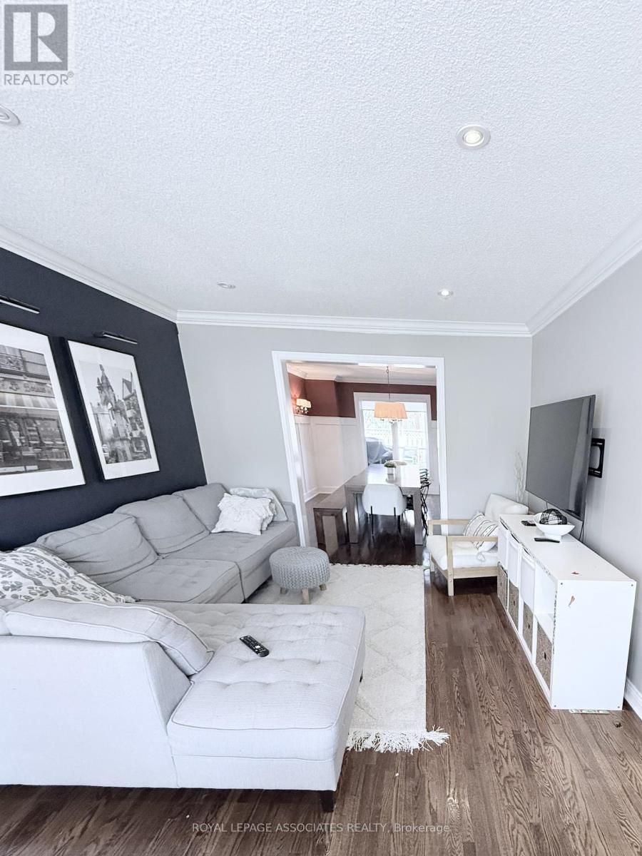 17 Leeward Drive, Brampton, Ontario  L6S 5V6 - Photo 9 - W12474424
