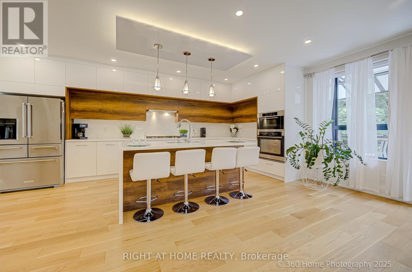 238 Renforth Drive, Toronto, Ontario  M9C 2K9 - Photo 10 - W12474450