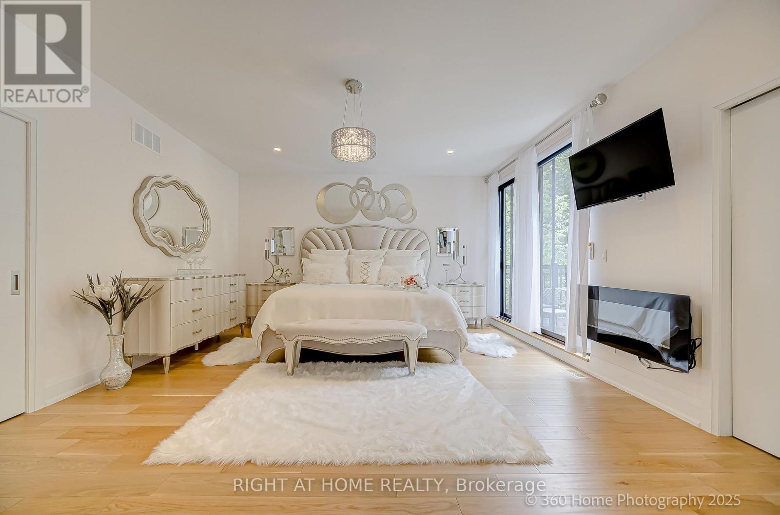 238 Renforth Drive, Toronto, Ontario  M9C 2K9 - Photo 14 - W12474450