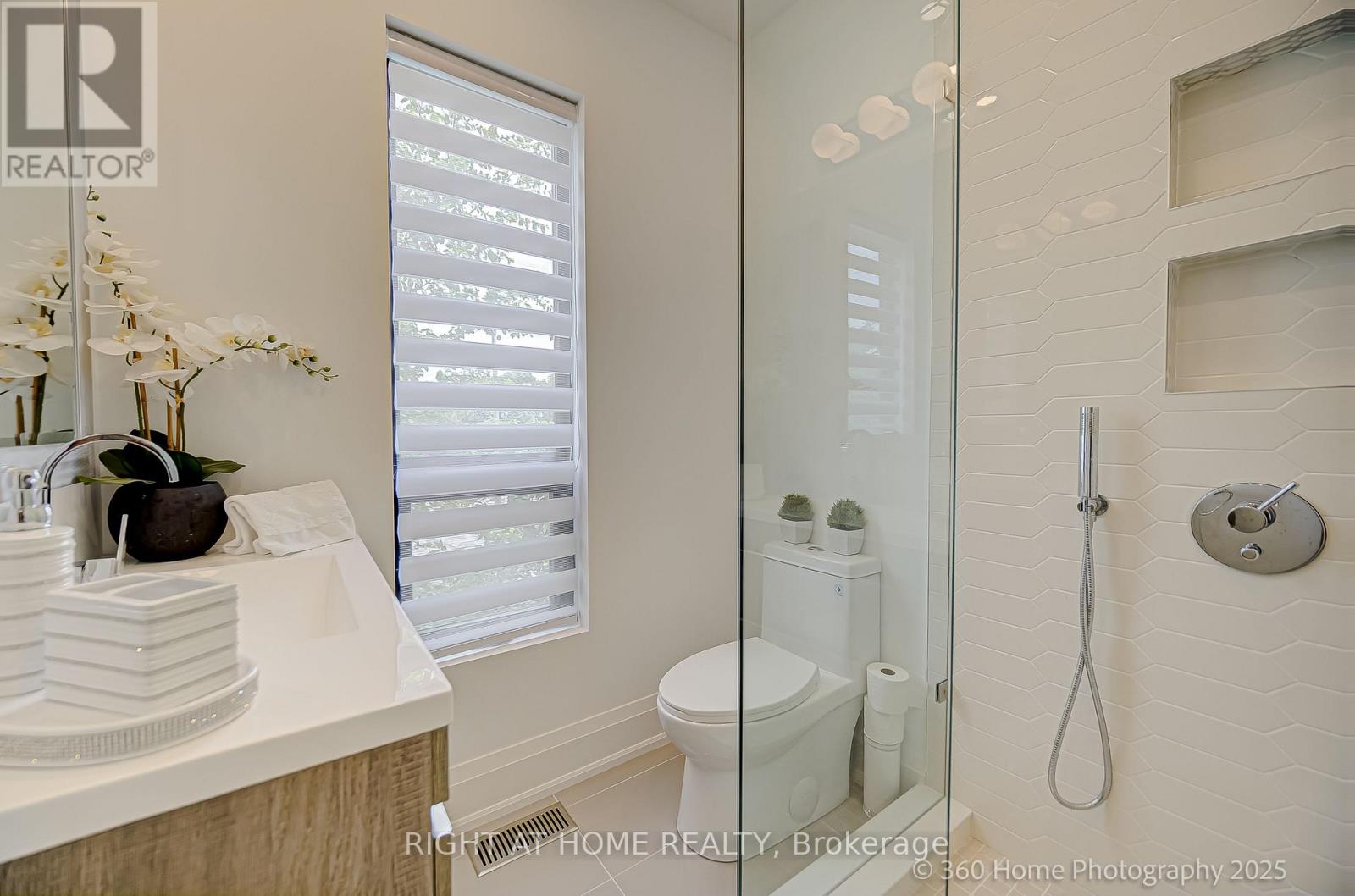 238 Renforth Drive, Toronto, Ontario  M9C 2K9 - Photo 18 - W12474450