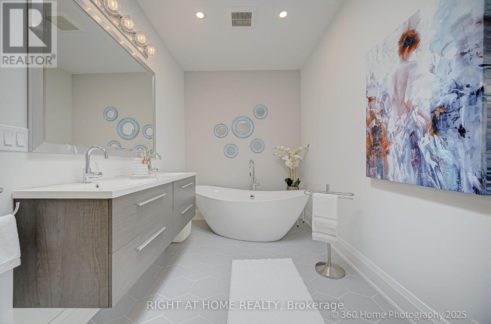 238 Renforth Drive, Toronto, Ontario  M9C 2K9 - Photo 20 - W12474450