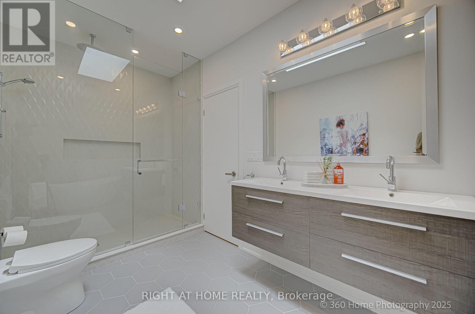 238 Renforth Drive, Toronto, Ontario  M9C 2K9 - Photo 21 - W12474450