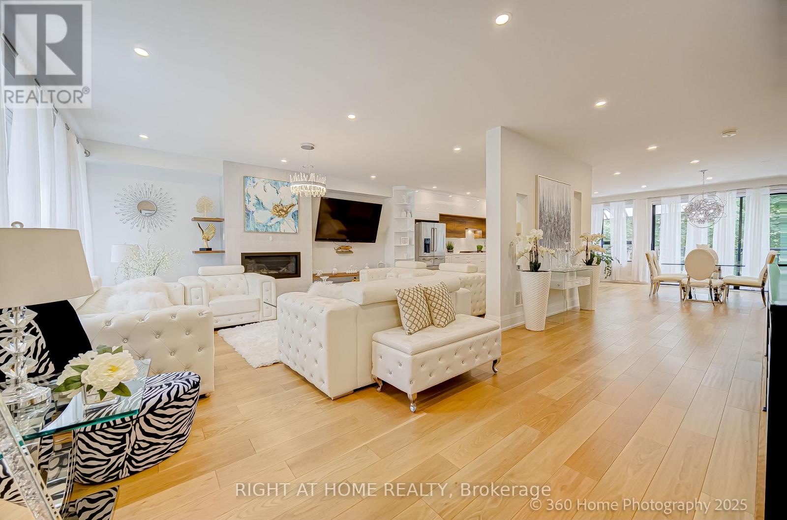 238 Renforth Drive, Toronto, Ontario  M9C 2K9 - Photo 4 - W12474450