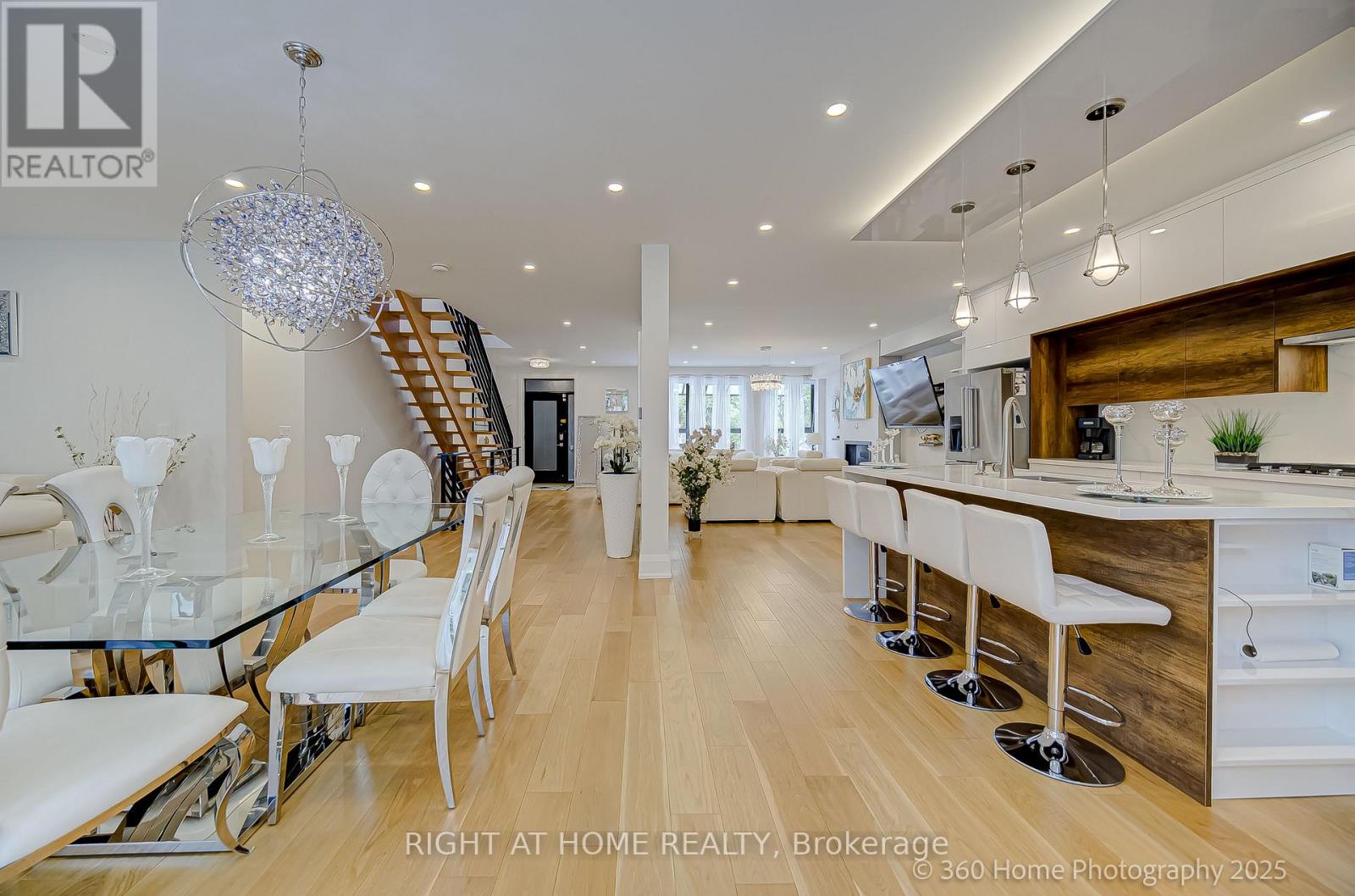 238 Renforth Drive, Toronto, Ontario  M9C 2K9 - Photo 9 - W12474450