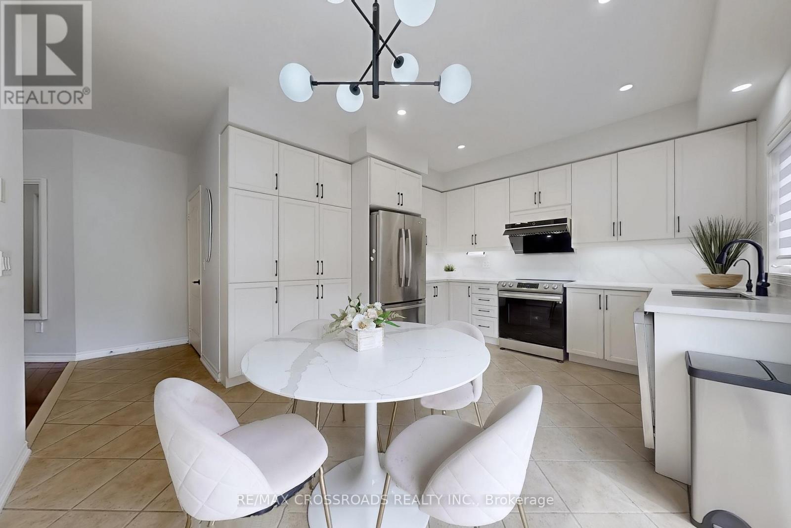 4262 Vivaldi Road, Burlington, Ontario  L7M 0N4 - Photo 7 - W12474460
