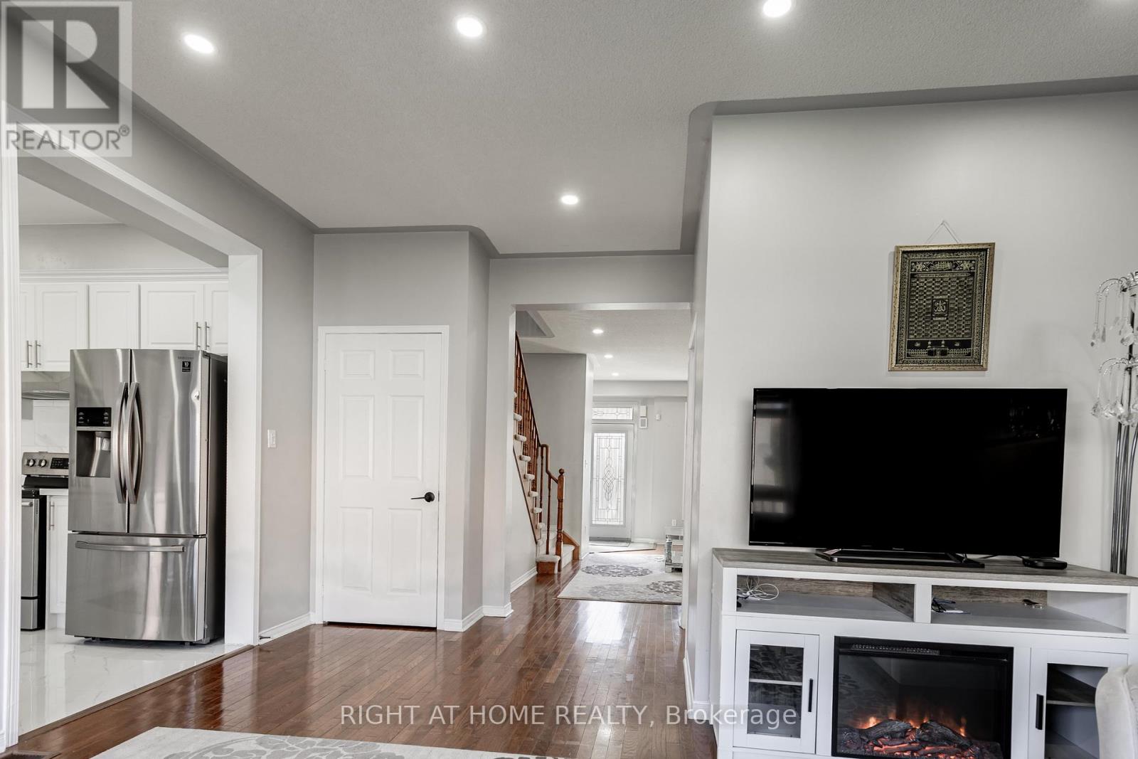 1107 Bonin Crescent, Milton, Ontario  L9T 0B2 - Photo 13 - W12474477