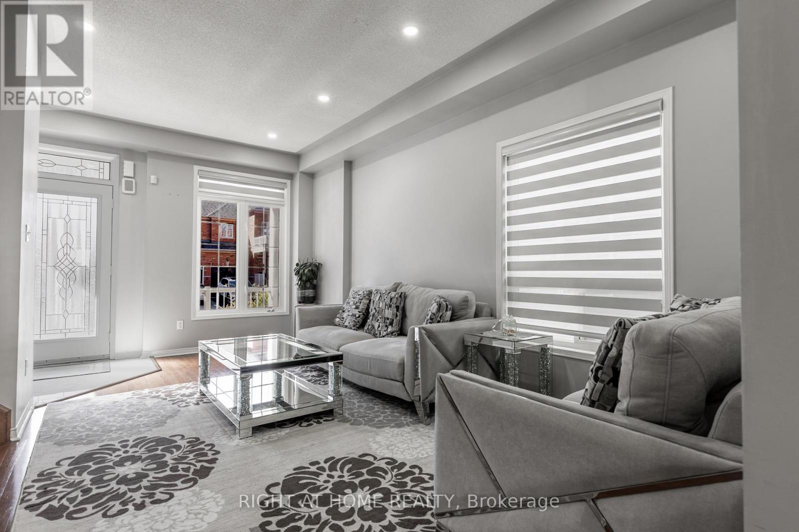 1107 Bonin Crescent, Milton, Ontario  L9T 0B2 - Photo 5 - W12474477
