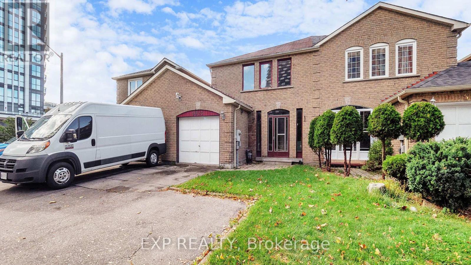 5023 Salishan Circle, Mississauga, Ontario  L5R 3E3 - Photo 2 - W12474491