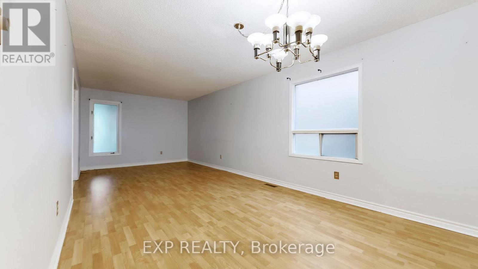 5023 Salishan Circle, Mississauga, Ontario  L5R 3E3 - Photo 7 - W12474491