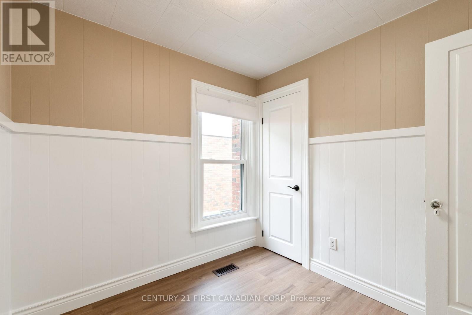 38 St. Andrew Street, Aylmer, Ontario  N5H 2N1 - Photo 12 - X12474518