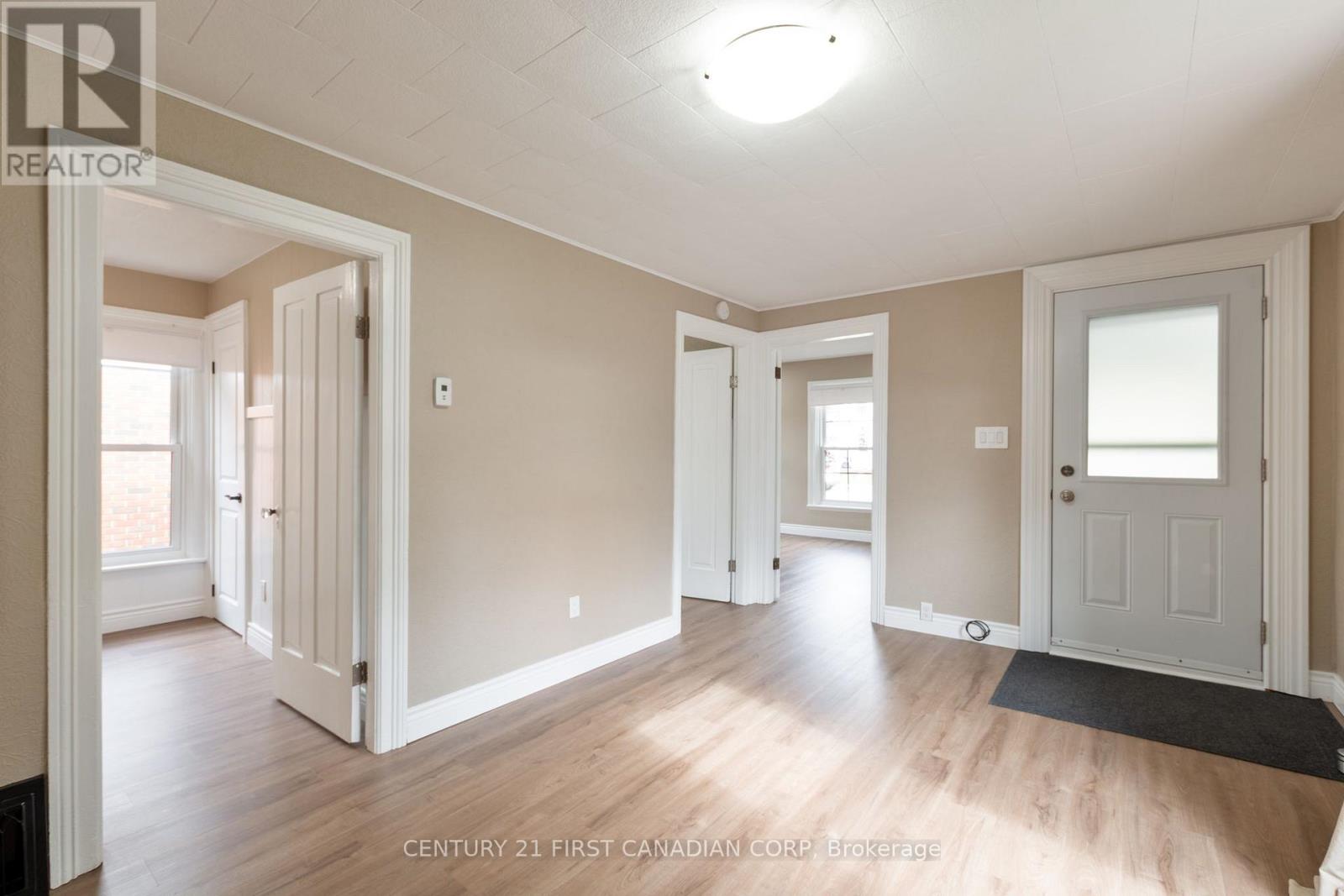 38 St. Andrew Street, Aylmer, Ontario  N5H 2N1 - Photo 5 - X12474518