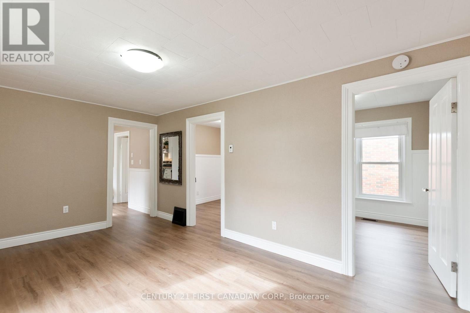 38 St. Andrew Street, Aylmer, Ontario  N5H 2N1 - Photo 6 - X12474518