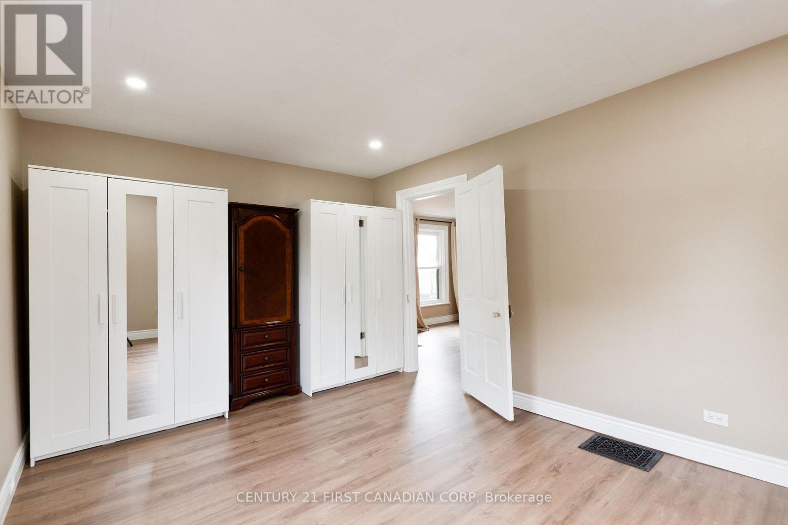 38 St. Andrew Street, Aylmer, Ontario  N5H 2N1 - Photo 8 - X12474518