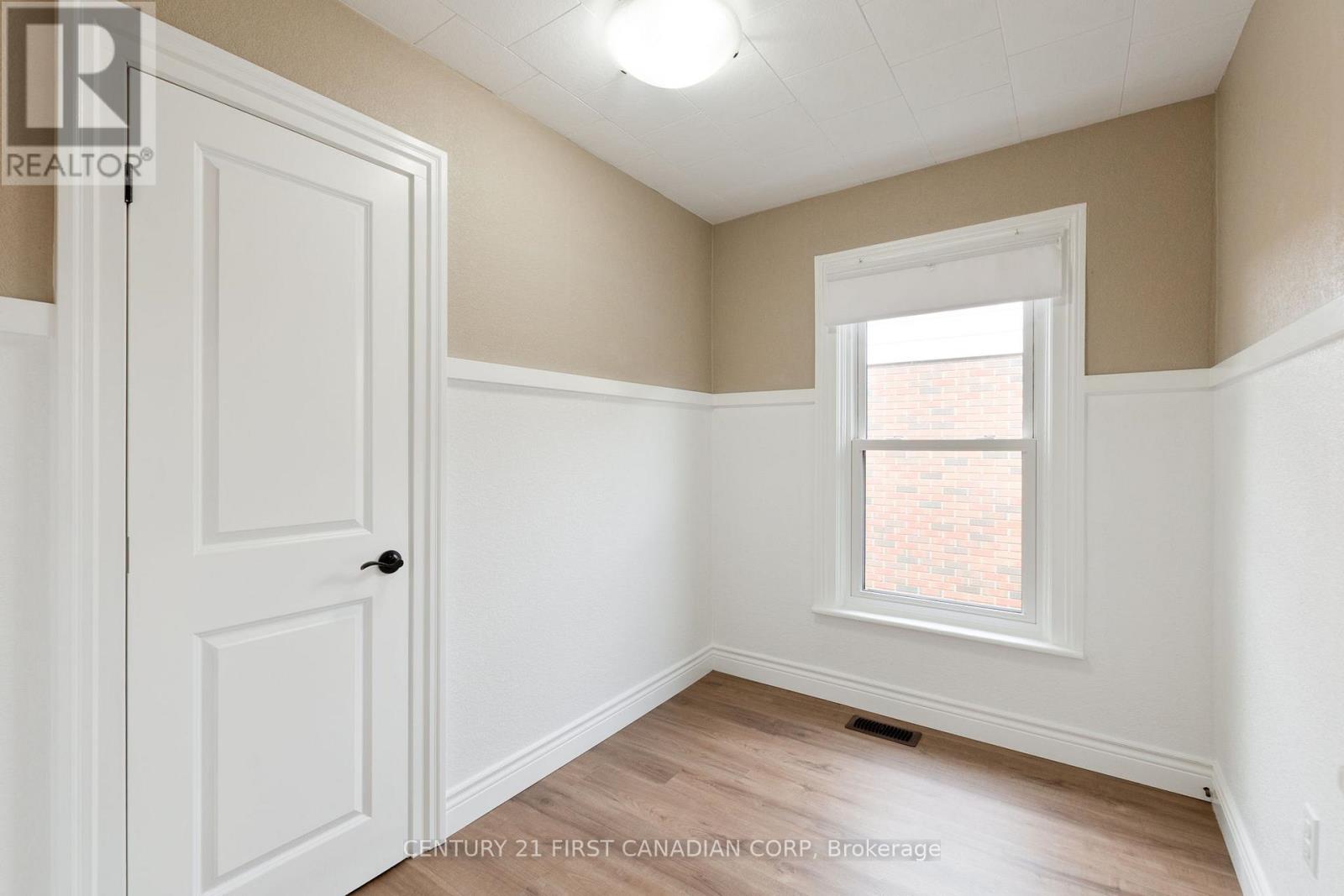 38 St. Andrew Street, Aylmer, Ontario  N5H 2N1 - Photo 9 - X12474518