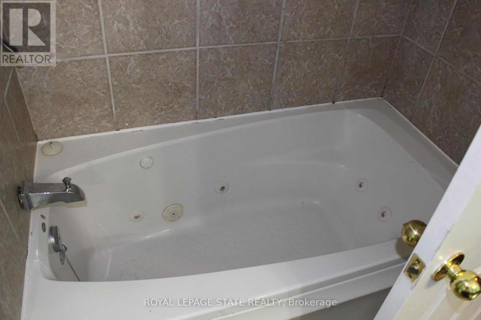 19 Cecelia Court, St. Catharines, Ontario  L2M 7R7 - Photo 13 - X12474355