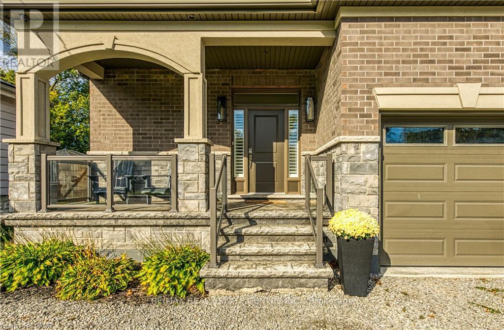 18 David Avenue, Hamilton, Ontario  L9A 3V1 - Photo 3 - X12474368