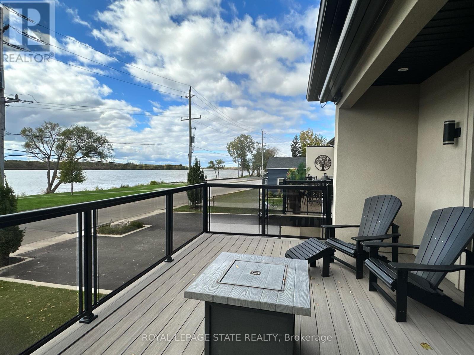 215 Main Street W, Haldimand, Ontario  N1A 1W2 - Photo 34 - X12474370