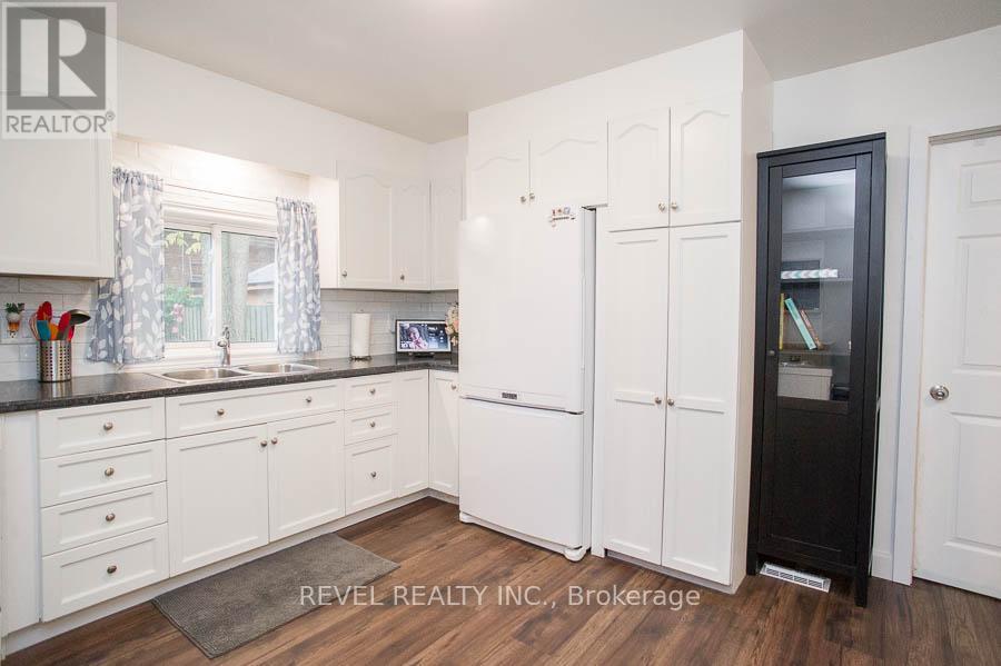 82 Albion Street, Brantford, Ontario  N3T 3M4 - Photo 10 - X12474406