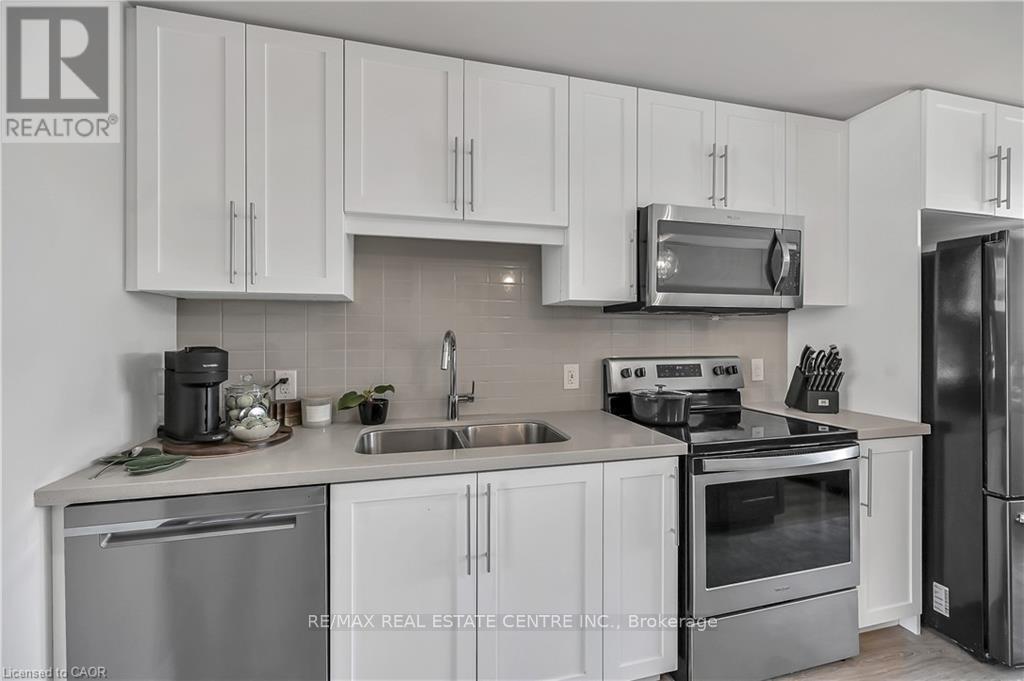 61 Esplanade Lane, Grimsby, Ontario  L3M 0H2 - Photo 11 - X12474442