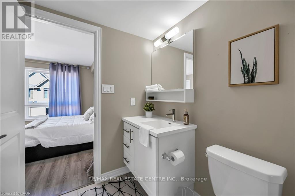 61 Esplanade Lane, Grimsby, Ontario  L3M 0H2 - Photo 23 - X12474442
