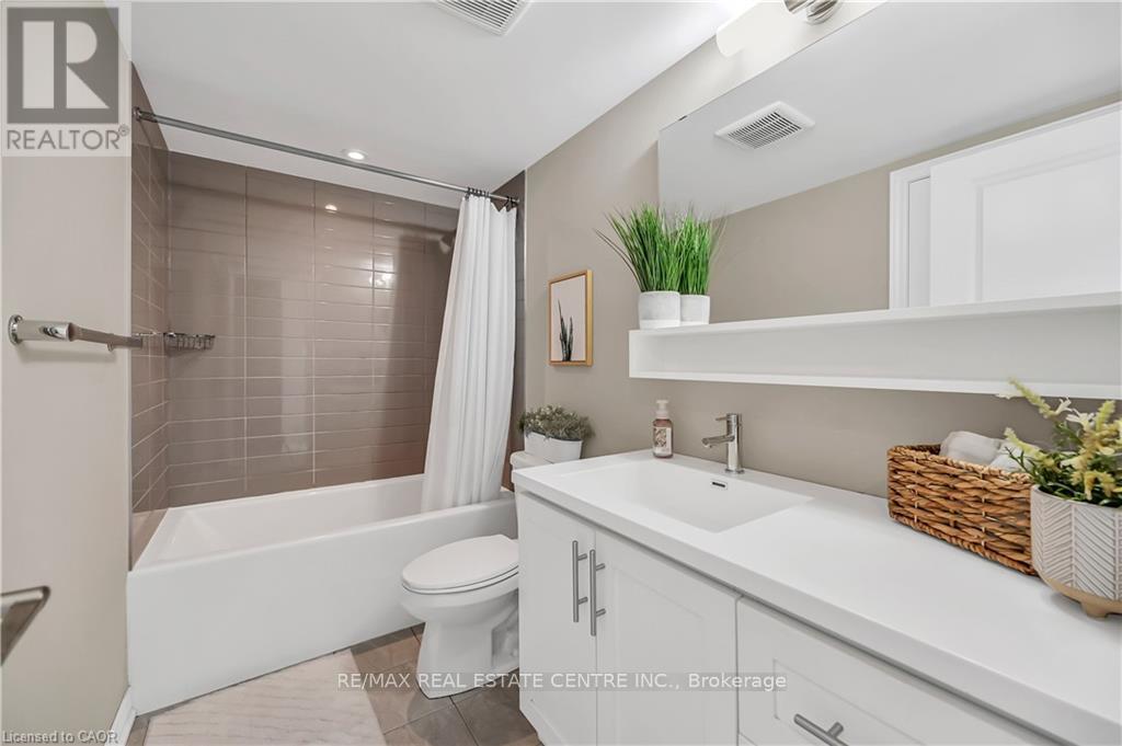 61 Esplanade Lane, Grimsby, Ontario  L3M 0H2 - Photo 27 - X12474442