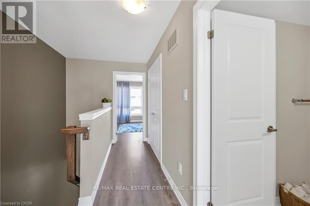 61 Esplanade Lane, Grimsby, Ontario  L3M 0H2 - Photo 31 - X12474442