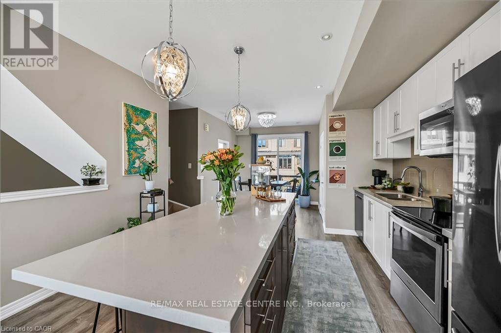 61 Esplanade Lane, Grimsby, Ontario  L3M 0H2 - Photo 8 - X12474442