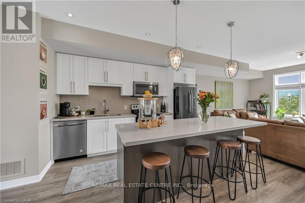 61 Esplanade Lane, Grimsby, Ontario  L3M 0H2 - Photo 9 - X12474442