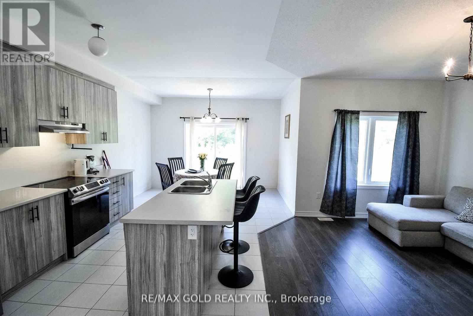 77 Tumblewood Place W, Welland, Ontario  L3B 0J3 - Photo 5 - X12474470