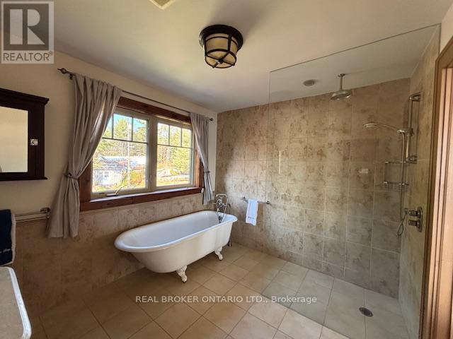 121 Rattlebear Drive, The Archipelago, Ontario  P0G 1K0 - Photo 20 - X12474478