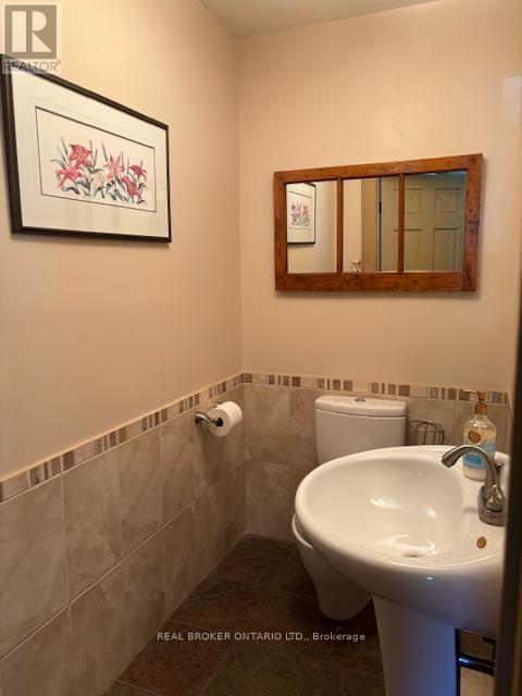 121 Rattlebear Drive, The Archipelago, Ontario  P0G 1K0 - Photo 30 - X12474478