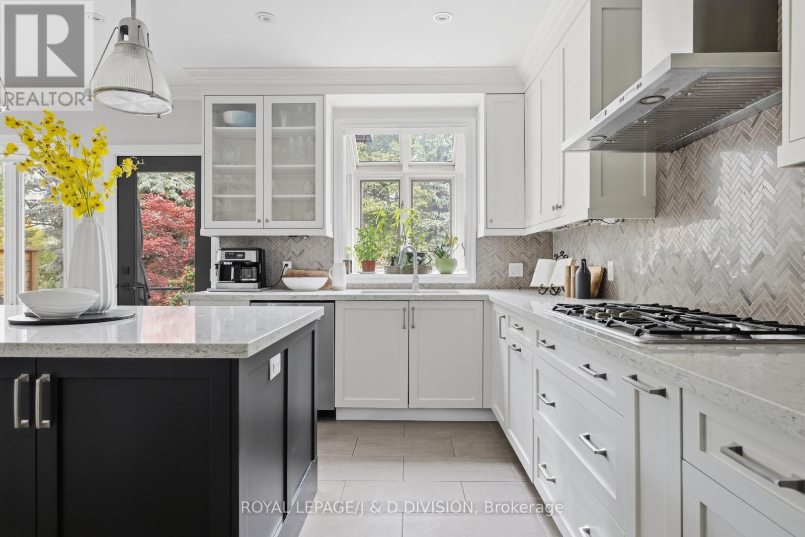 198 Glenview Avenue, Toronto, Ontario  M4R 1R3 - Photo 10 - C12473738