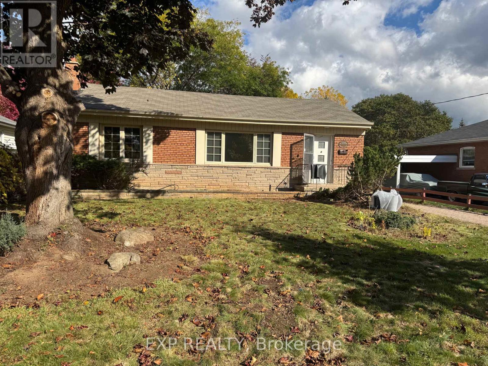 559 DRURY LANE, Burlington, Ontario