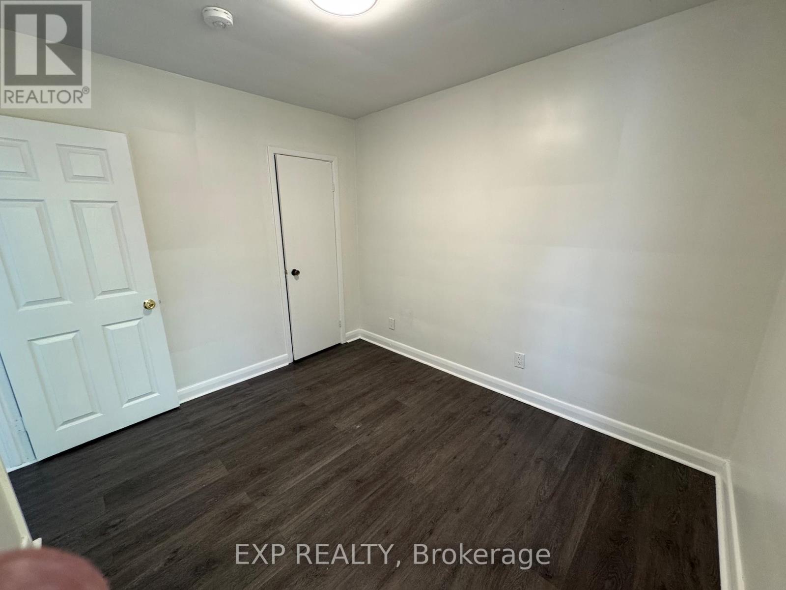 559 Drury Lane, Burlington, Ontario  L7R 2X3 - Photo 6 - W12351028