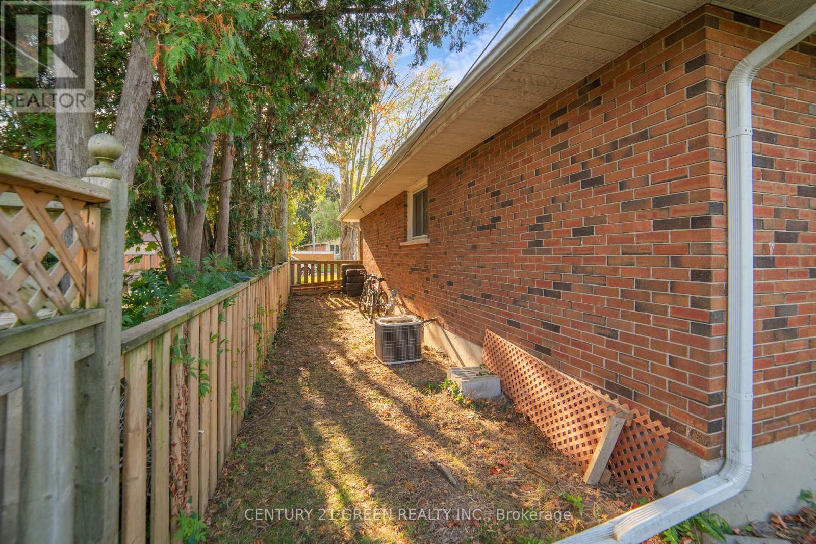 1676 Holley Crescent, Cambridge, Ontario  N3H 2S5 - Photo 41 - X12474055
