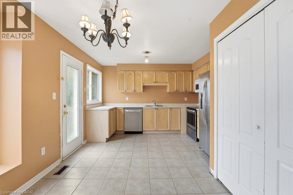 5656 Rosaline Road, Burlington, Ontario  L7L 6T4 - Photo 11 - 40781150