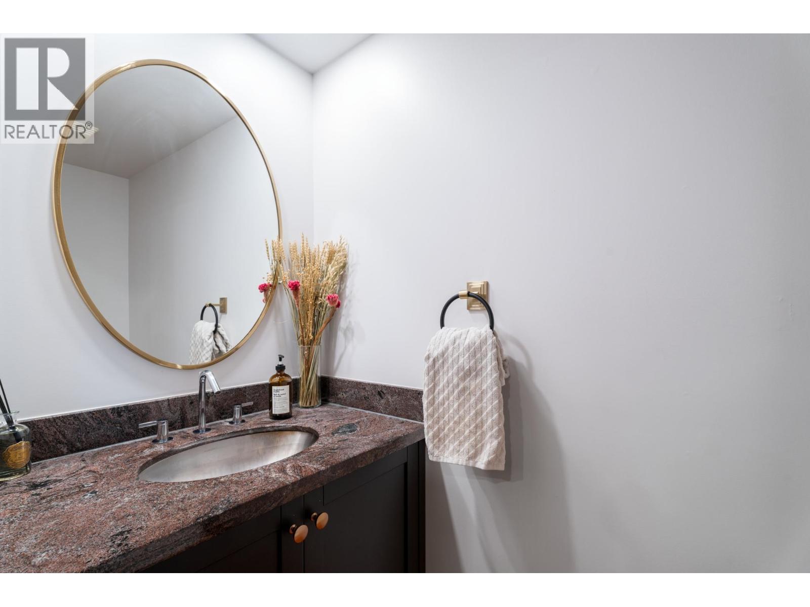 325 10 Renaissance Square, New Westminster, British Columbia  V3M 7B1 - Photo 11 - R3060530